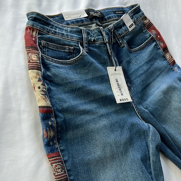 NWT Judy Blue Mid Rise Relaxed Fit “She’s All The Drama” Aztec Printed Jeans - Picture 7 of 7